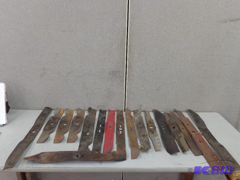 lot 119 image: Assorted Used Mower Blades Various Styles, Si...