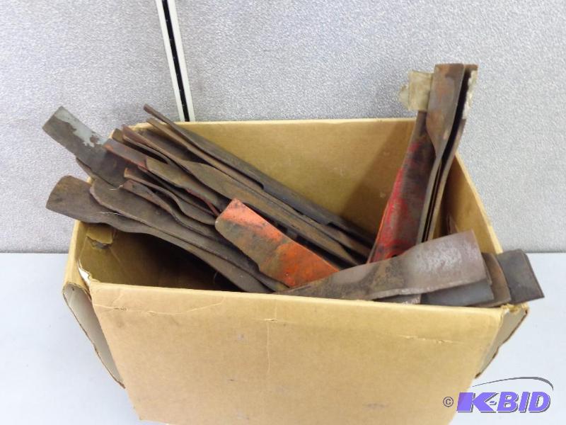 lot 126 image: Box of Assorted Used Mower Blades Various Sty...