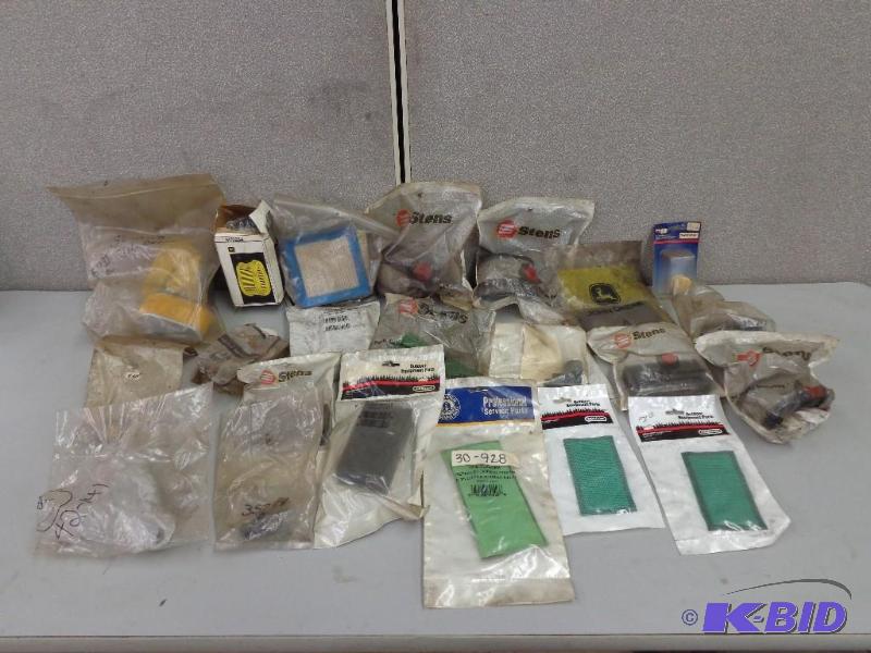 lot 127 image: Assorted Air Filters John Deere M70284 John D...