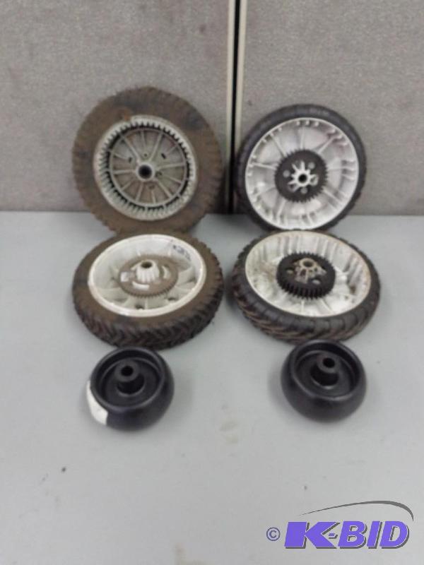 lot 133 image: Spare Push Mower Wheels All 8" Diam w2&...