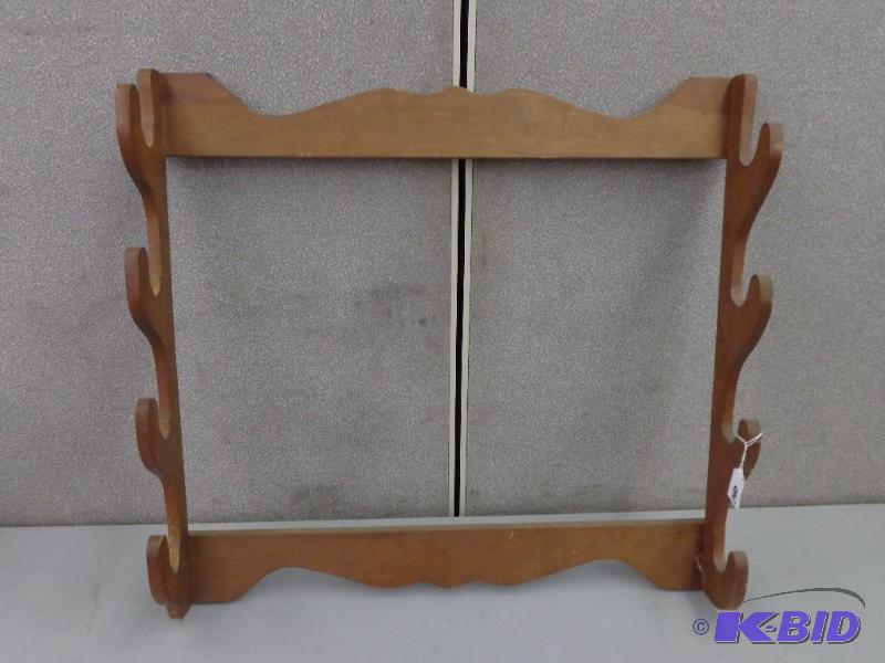 lot 140 image: 4 Slot Wooden Wall Hanging Gun Rack 25 14&qu...