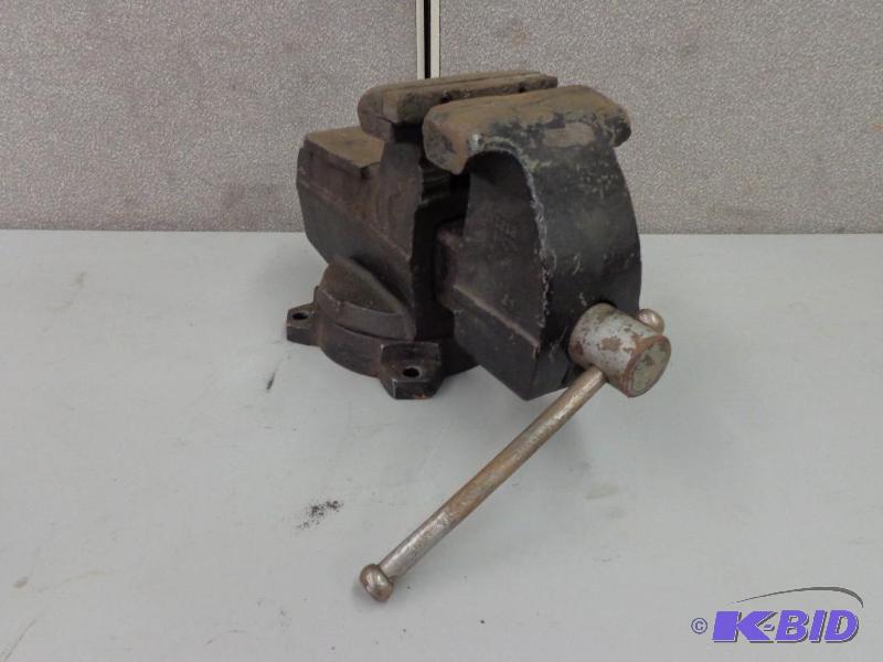 lot 171 image: Table Vise and Anvil&nbspSurface Manufacture...