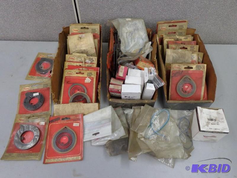 lot 32 image: Ignition, Starter Rewind Parts and More Tecum...