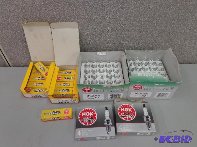 lot 4 image: NGK Spark Plugs Assorted Sizes 7131 BPR6ES (5...