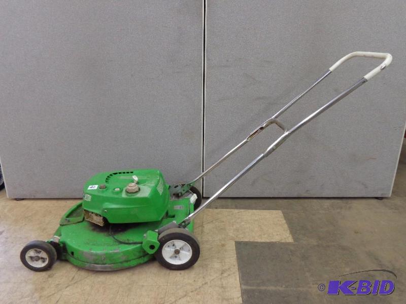 lot 40 image: 21 Lawn Boy Push Mower Model 8237 Ser # 93941...