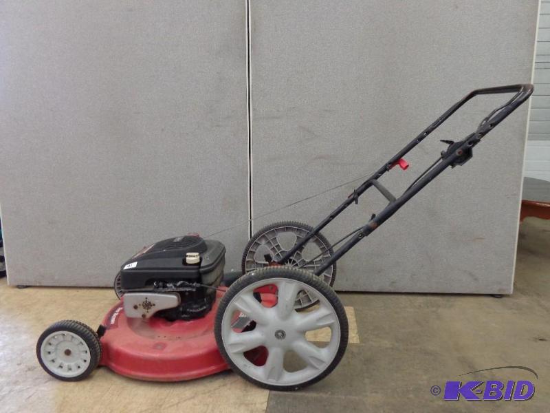 lot 41 image: Yard Machines by MTD Push Mower 5Hp 22" ...