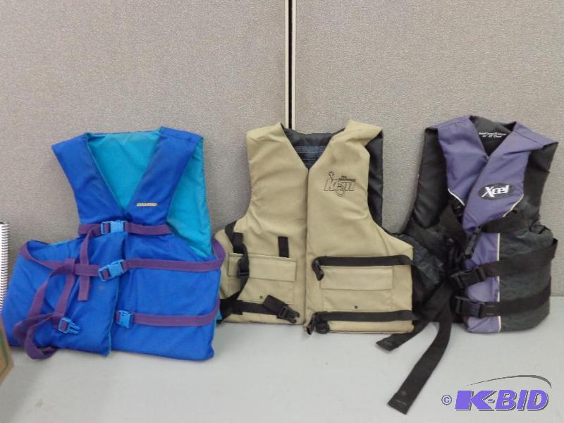 lot 48 image: Life Jackets  Xcel 500 Adult XL 40"...