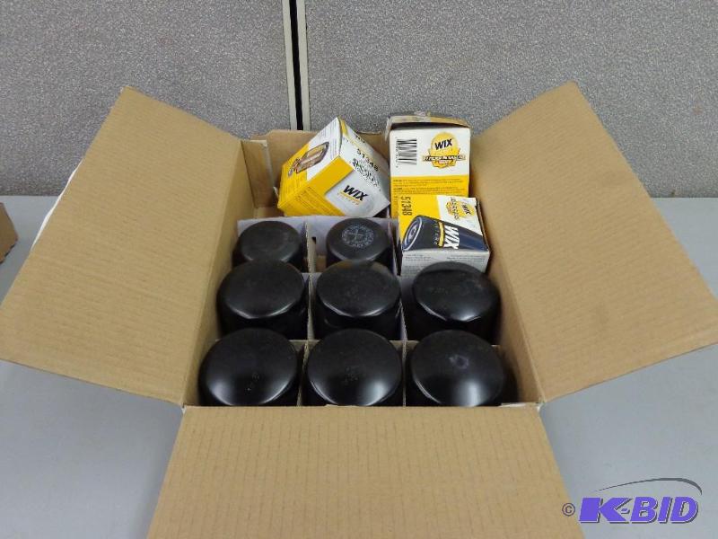 lot 49 image: Assorted Oil Filters  83-293 Fits Briggs...