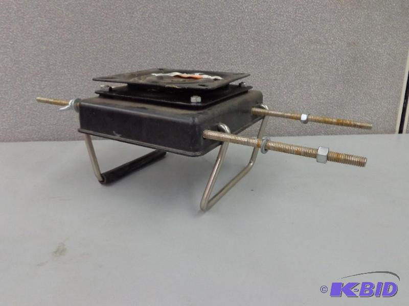 lot 56 image: Swivleze Rotating Seat Mount for Canoes 14&q...