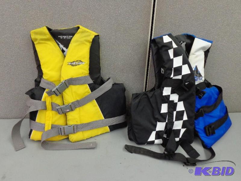 lot 73 image: Adult Lifejackets Xcelerator Adult XL Life Ja...