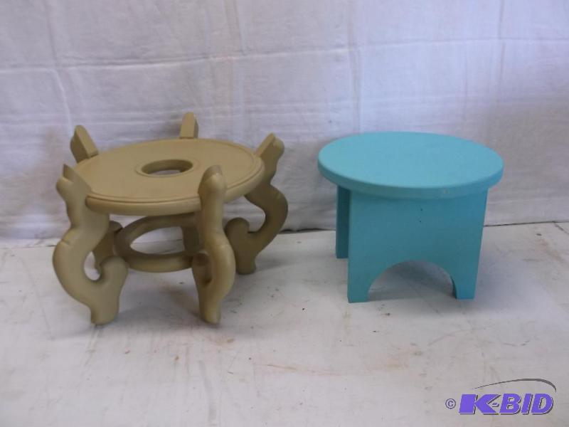 lot 106 image: Cute plant stands both appear in great condit...