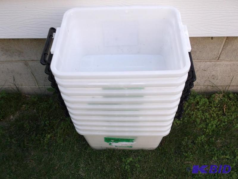 lot 140 image: Lot with 10 food grade storage bins....