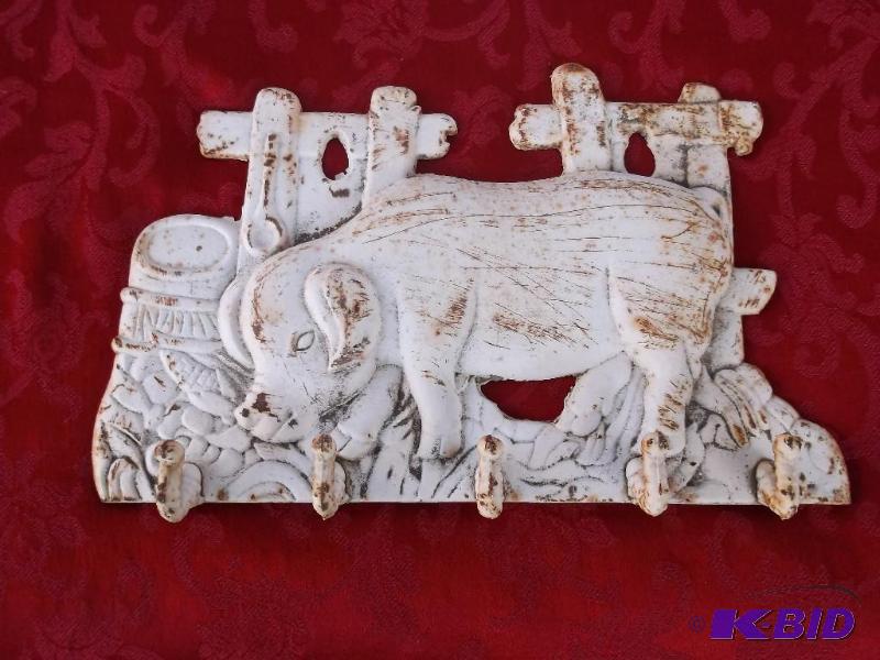 lot 29 image: Large Vintage cast iron Pig coat rack measuri...