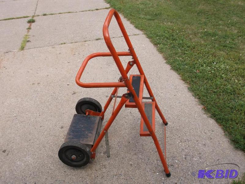 lot 49 image: Step ladder that converts into 2 wheel cart a...