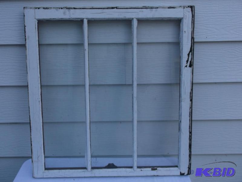 lot 63 image: Vintage 3 pain window measuring 30" W x ...