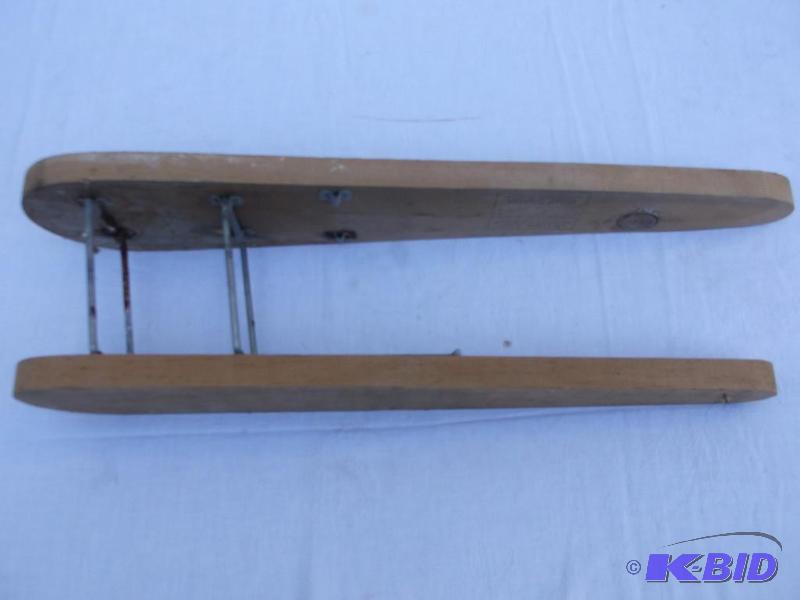 lot 70 image: Vintage Handy Ann collapsible sleeve board....