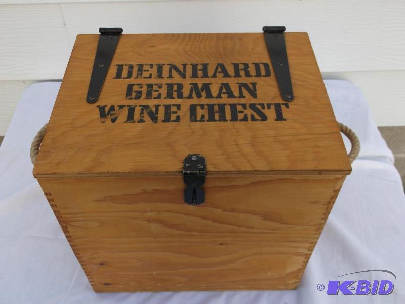 lot 80 image: Nice Deinhard German Wine Chest appears in gr...