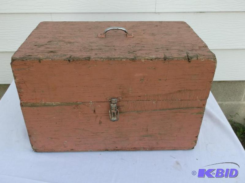 lot 81 image: Old hand crafted Tool box used for power saw ...