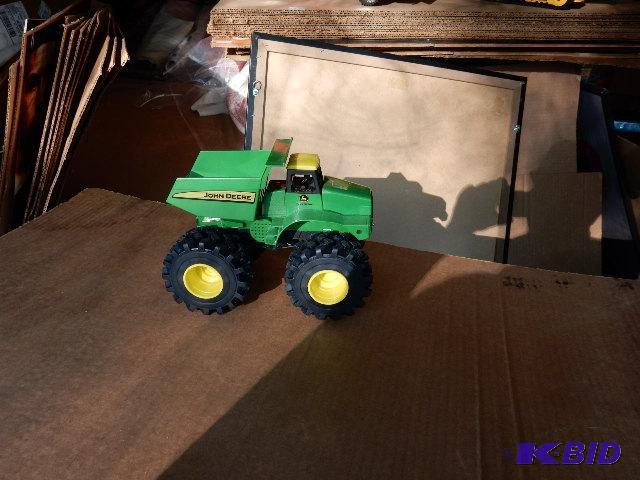 lot 58C image: John Deere, Monster Truck.. BAttery Operated....
