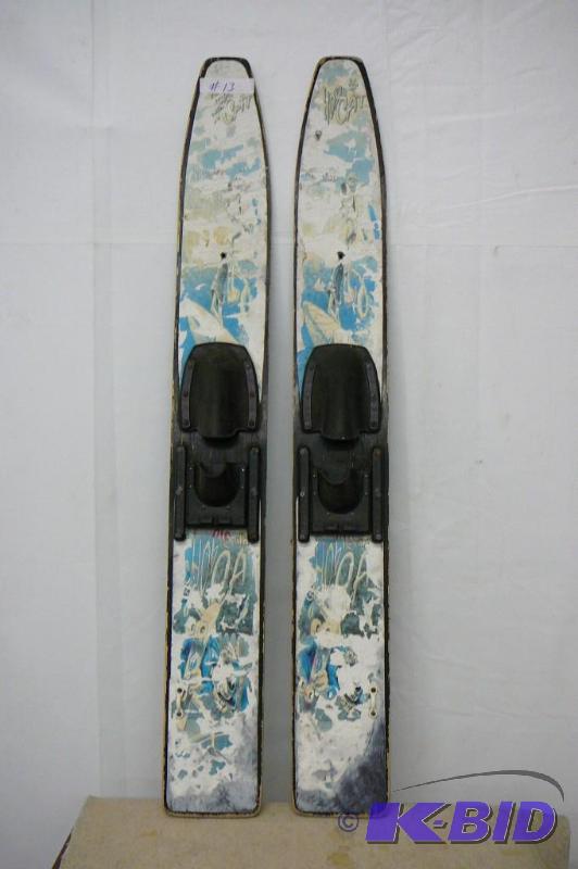 lot 13 image: Kids Water Skis...