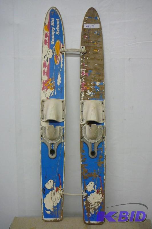 lot 14 image: Kids Water Skis...