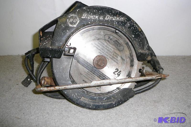 lot 18 image: Black & Decker Circular saw 7 14 (Works)...