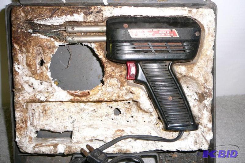 lot 23 image: Weller Sodering gun 100140 watts (works)...