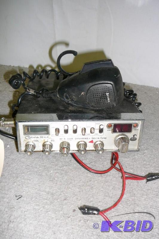 lot 29 image: Cobra 32 XLR CB...