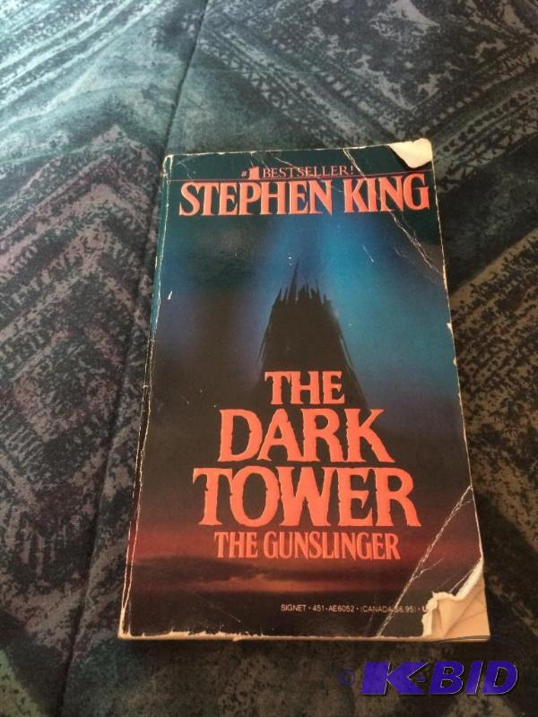 The dark tower the gunslinger Stephen King...
