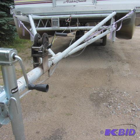 lot 2 image: Pontoon Trailer