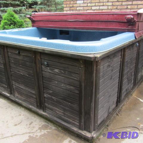 lot 5 image: Cool Nights Hot Tub