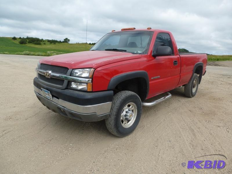 2003 Chevy Silverado 2500 HD 4WD Has 6.0 Lit...
