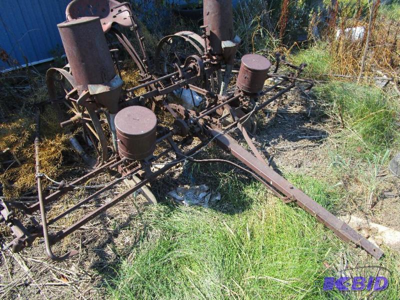 Moline 2 row corn planter, this item has a re...