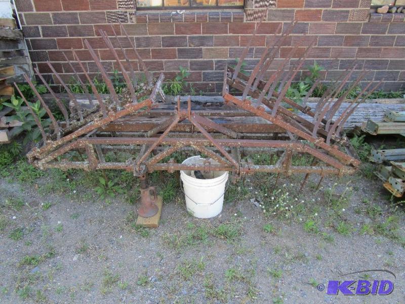 13 digger, 3point, see pics, this item has a...
