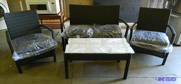 Outdoor Patio (4) pc set  Includes 2 chairs...