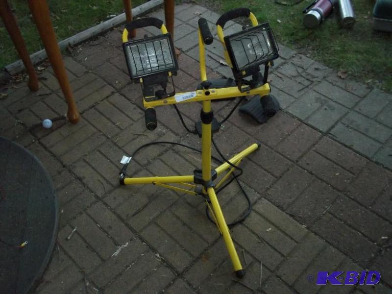 lot 105 image: Construction light