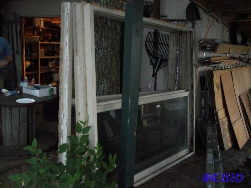 lot 109 image: Patio doors