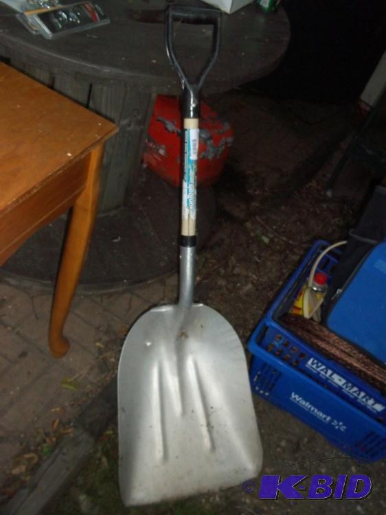 lot 126 image: aluminum scoop shovel