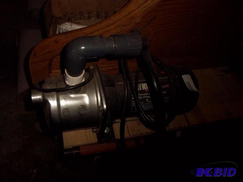 lot 135 image: Lawn sprinkling pump
