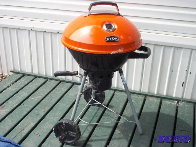 lot 14 image: Charcoal grill never been used, STOK with cover