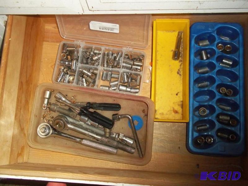 lot 147 image: Misc sockets and ratchets