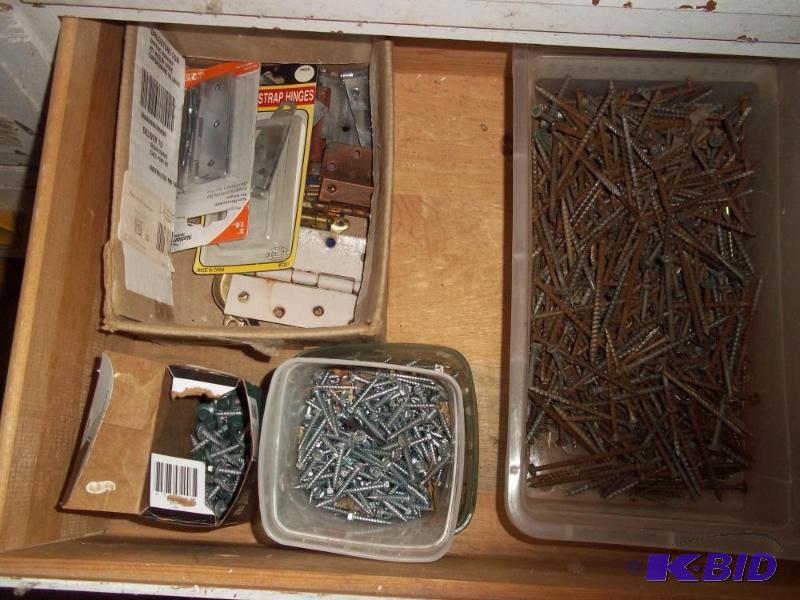 lot 148 image: Misc Screws and hinges