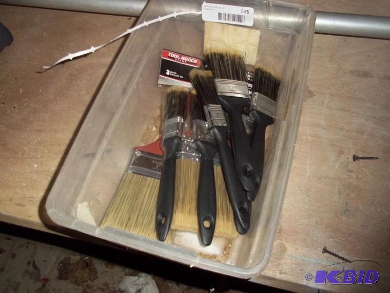 lot 155 image: Paint brushes