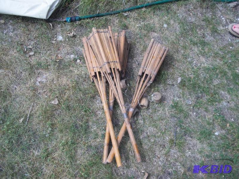 lot 16 image: 4 small tiki torches