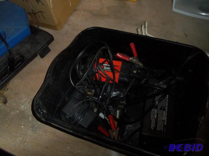 lot 170 image: Battery charger