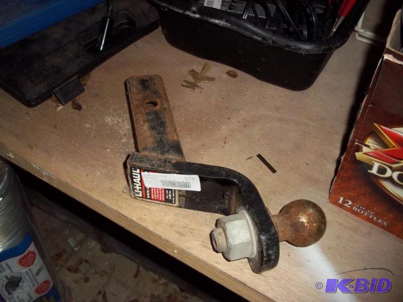 lot 173 image: Tow hitch bar with 2 ball