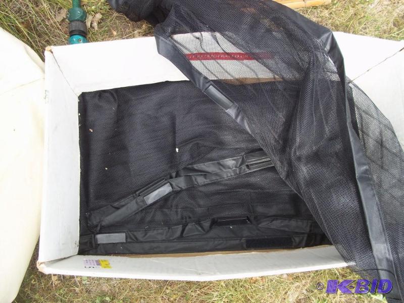lot 19 image: Magnetic misquito screen