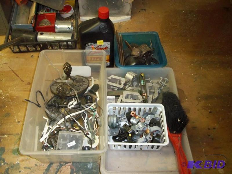 lot 193 image: Misc hole saws, tran fluid, hardware, pick up topper clamps
