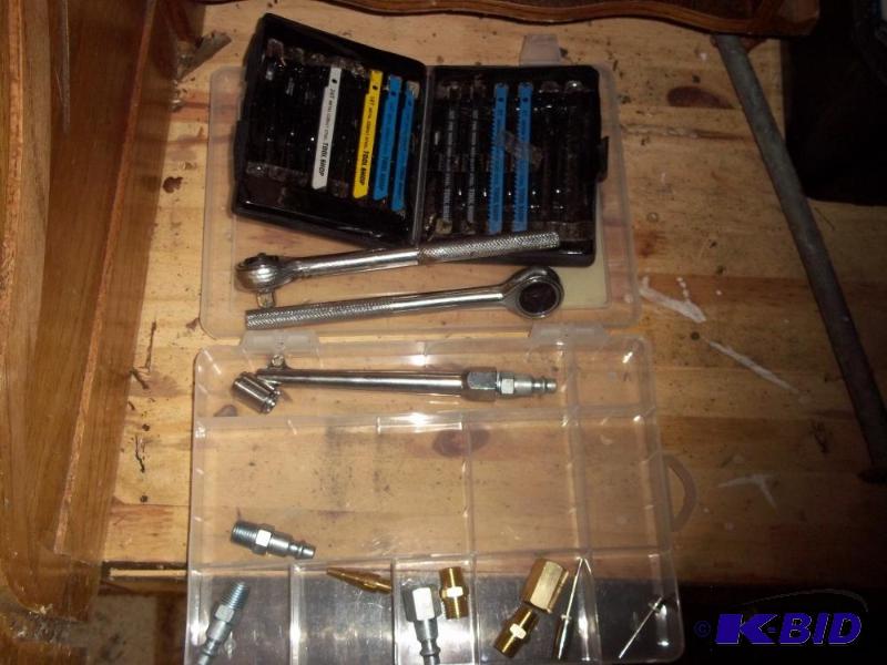lot 198 image: air chucks, 2 ratchets, jig saw blades