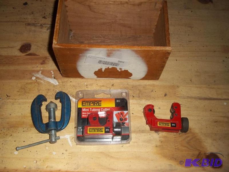 lot 206 image: 2 tubing cutters, crimping tool